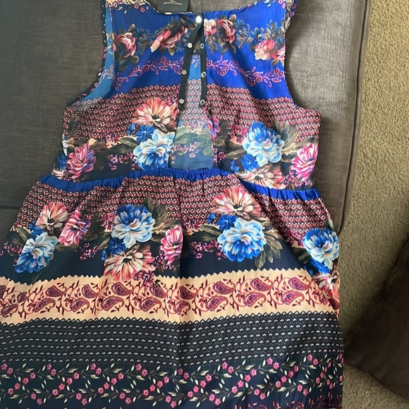 Woman’s top - Picture 2 of 3